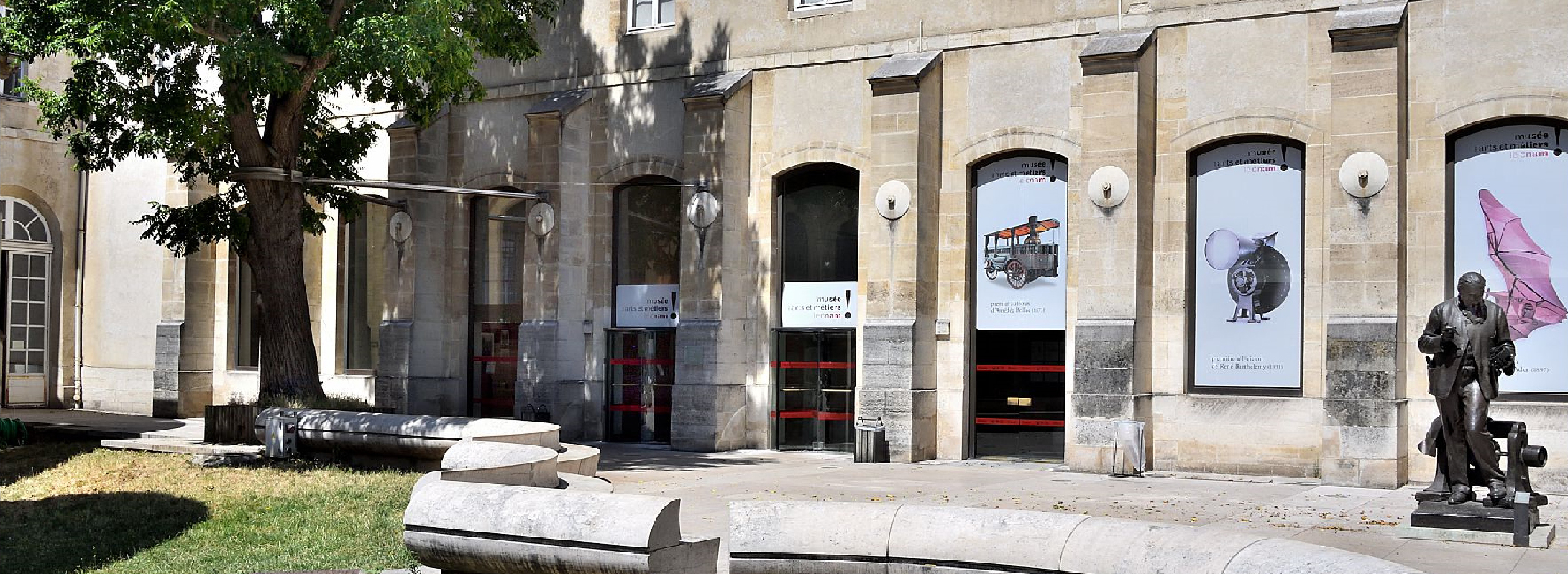 Entree et parvis du musee du Cnam  Cnam  Hauts de France